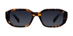 Modelo Kessie en color Tigris Carbon