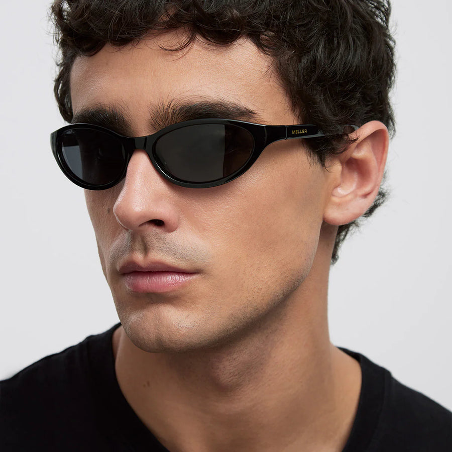 Persona usando lentes Meller de forma cat eye