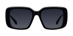 Modelo Bela en color All Black