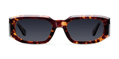 Modelo Kira en color Tigris Carbon